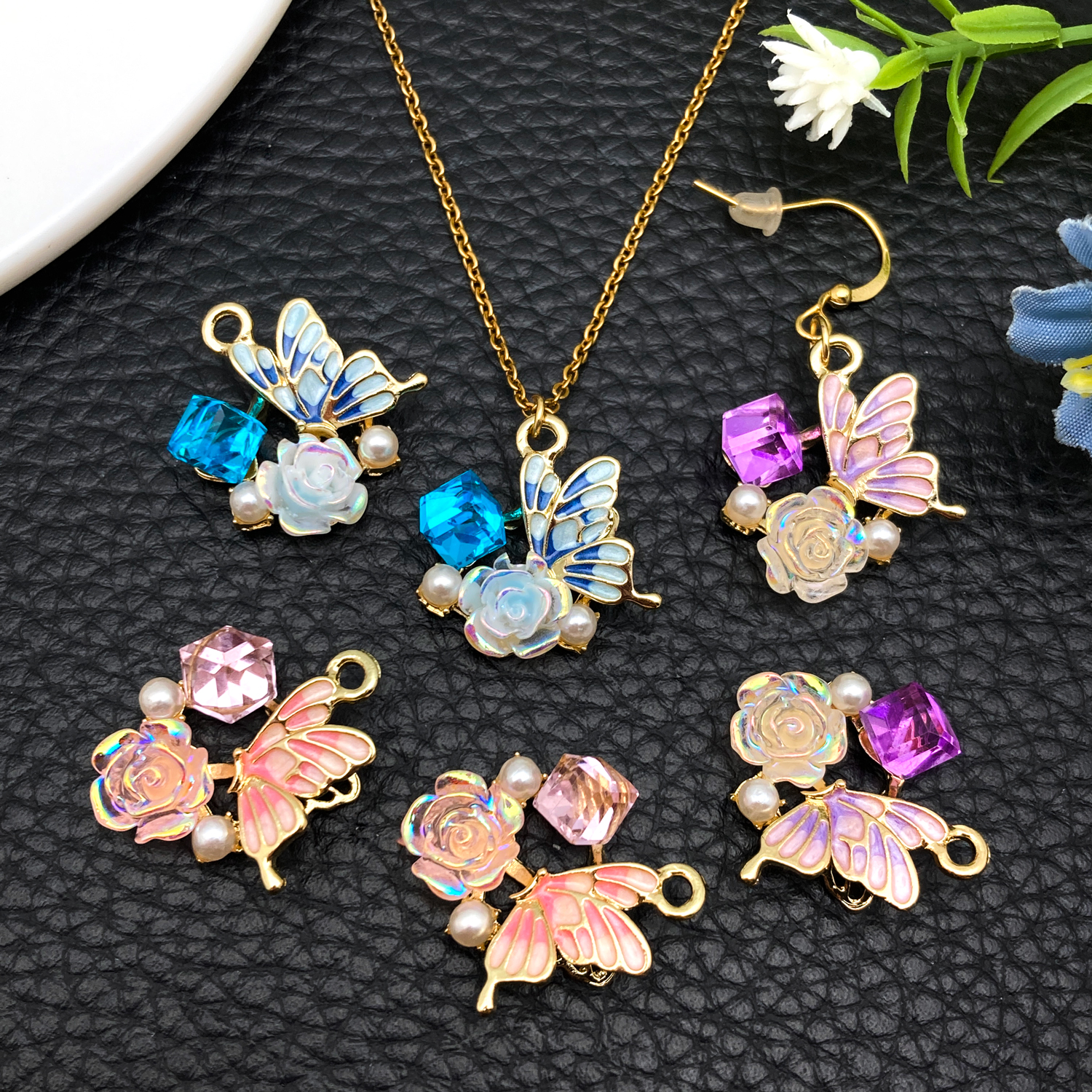 2/6 pcs Small Luxe Style Pearl – Butterfly Pendant Necklace recenzja i cena